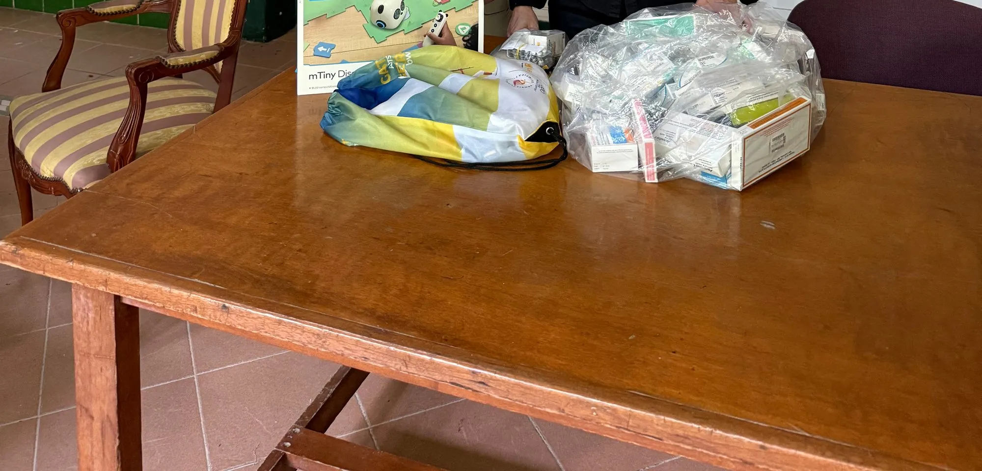 Consegna di medicine e materiali all'Havana
